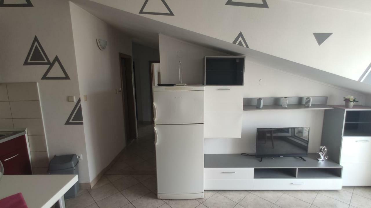 Small Northside Apartment Split Bagian luar foto