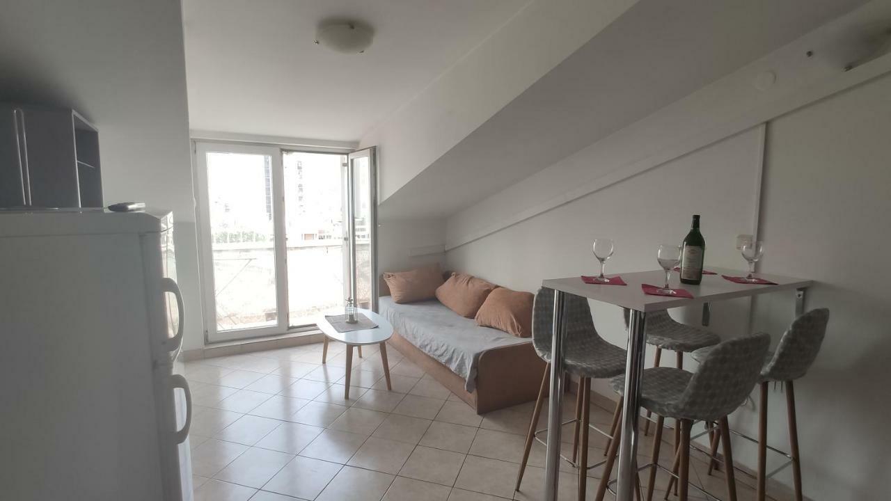 Small Northside Apartment Split Bagian luar foto